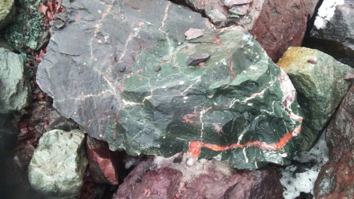 Гигантские зелёные валуны для ландшафтного дизайна весом более 5 тонн купить в Оханске