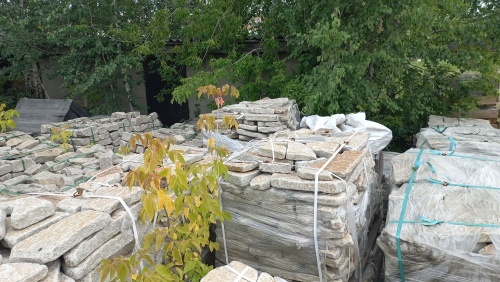 Плитняк галтованный гранитный для ландшафтного дизайна купить в Оханске