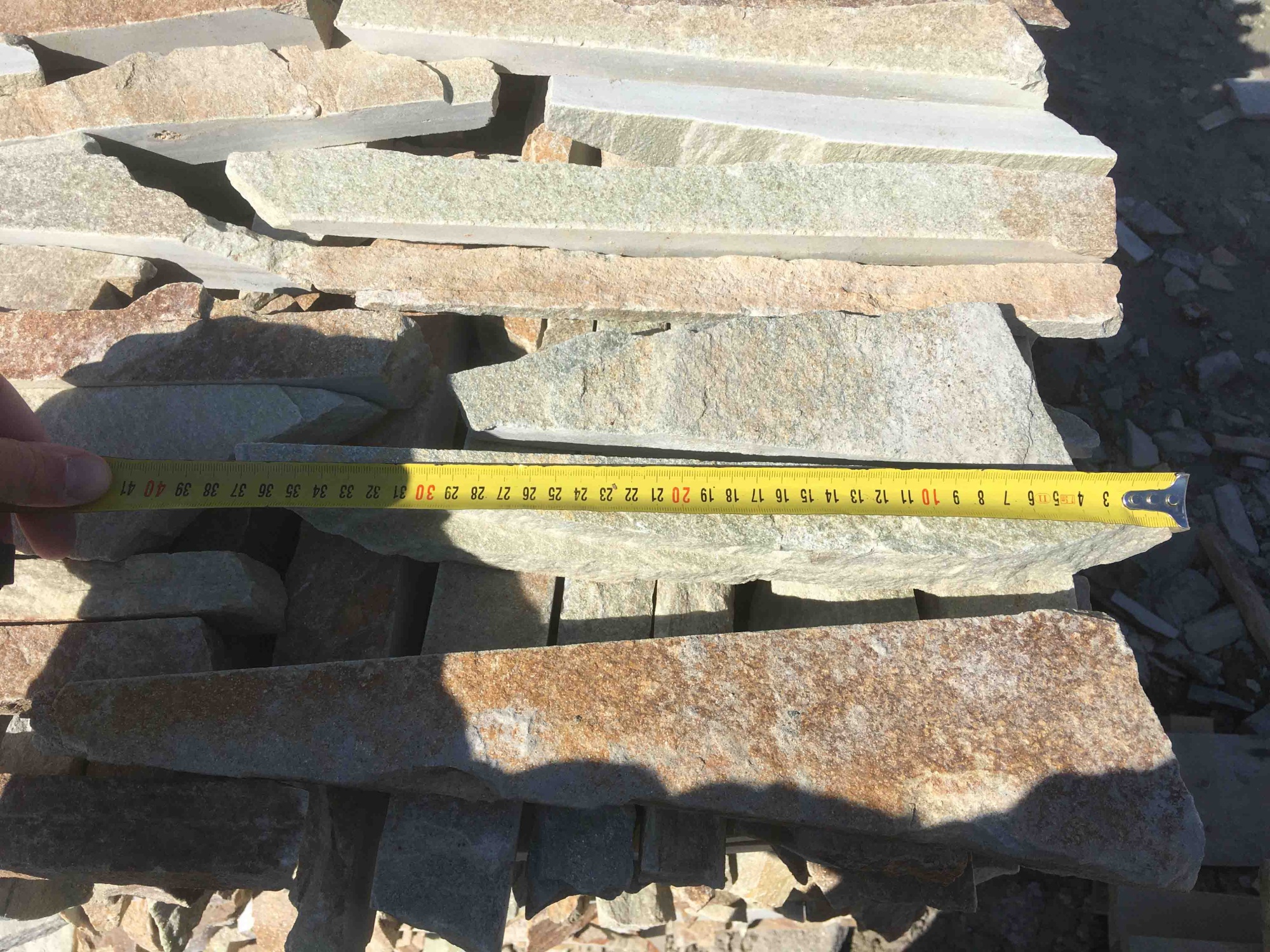 Горбушка златолит золотистый для облицовки купить в Оханске