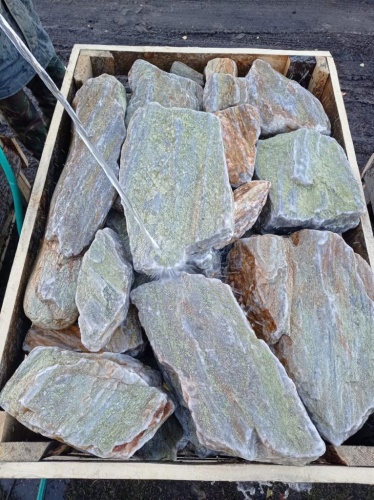 Златолит жёлтый, жёлто-зелёный глыбки и валуны для ланшафтного дизайна купить в Оханске
