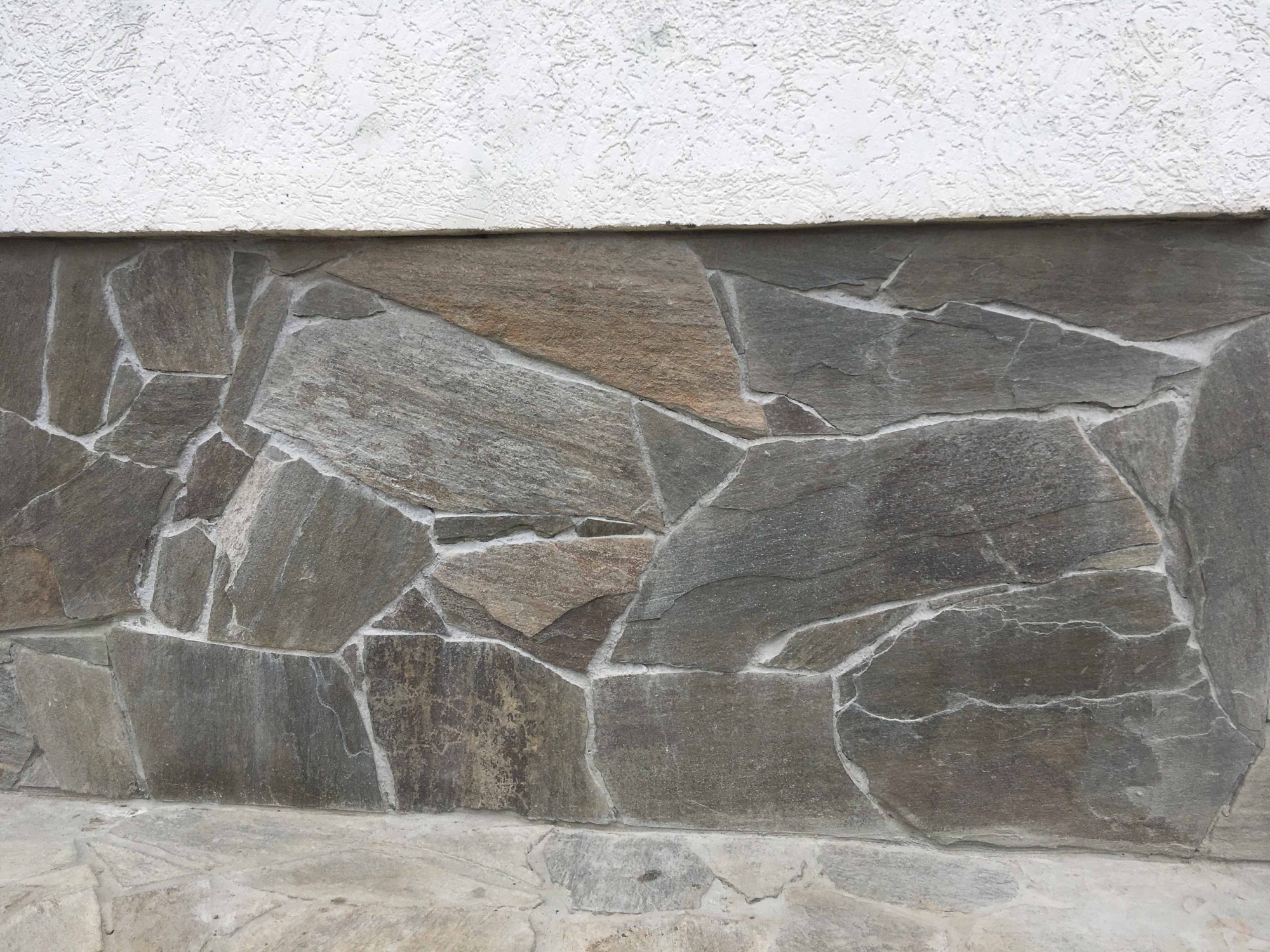 Плитняк златолит Уральский для цоколя, отмостки купить в Оханске