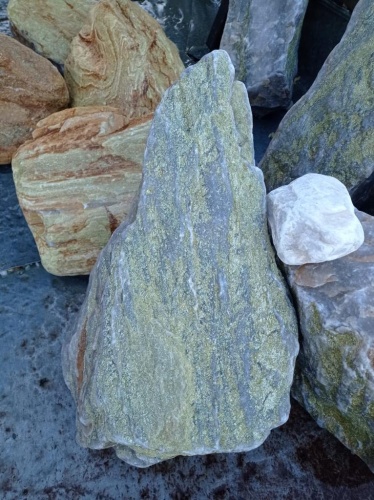 Златолит жёлтый, жёлто-зелёный глыбки и валуны для ланшафтного дизайна купить в Оханске