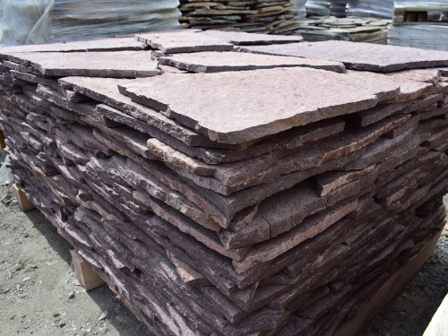 Плитняк лемезит бордовый для облицовки цоколя 20-25 мм  купить в Оханске