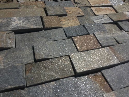 Плитка пилёная златолит Уральский для цоколя, отмостки купить в Оханске