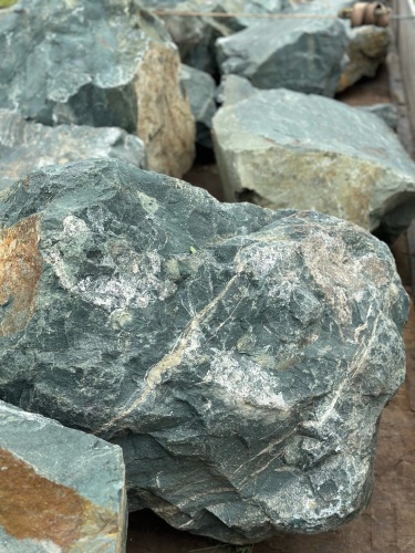 Камни для ландшафтного дизайна зелёные 10-60 килограмм купить в Оханске