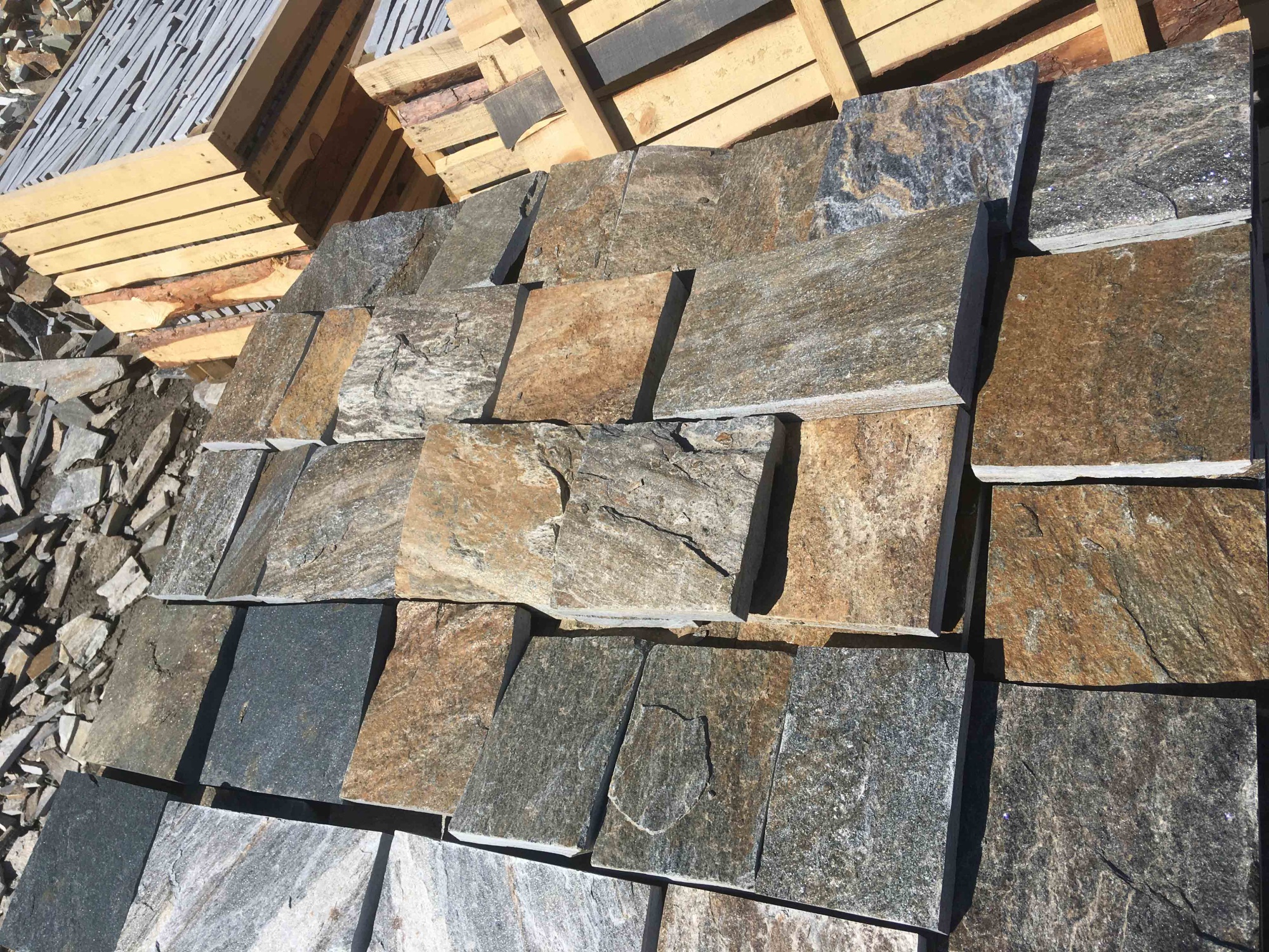 Плитка пилёная златолит Уральский для фасада купить в Оханске