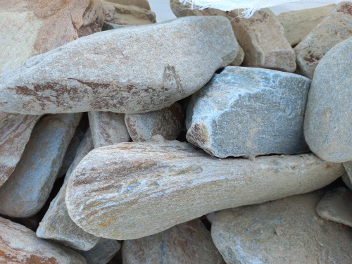 Златолит жёлтый, жёлто-зелёный глыбки и валуны для ланшафтного дизайна купить в Оханске