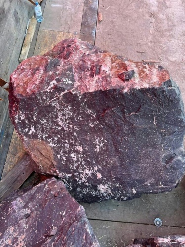 Камни для ландшафтного дизайна красно-фиолетовые 10-60 килограмм купить в Оханске