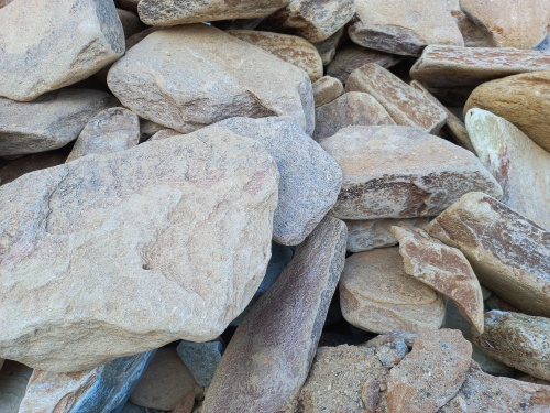 Златолит жёлтый, жёлто-зелёный глыбки и валуны для ланшафтного дизайна купить в Оханске