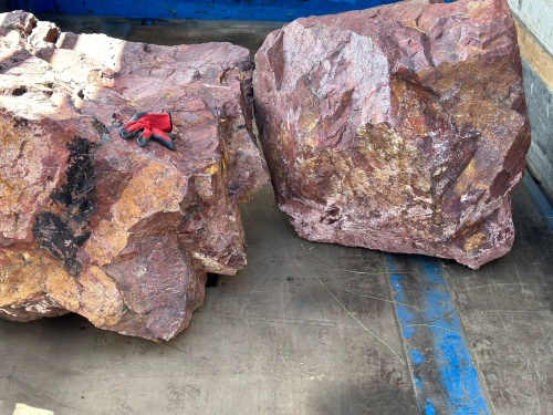 Ландшафтные глыбы красно-фиолетовые 200-1000 килограмм купить в Оханске
