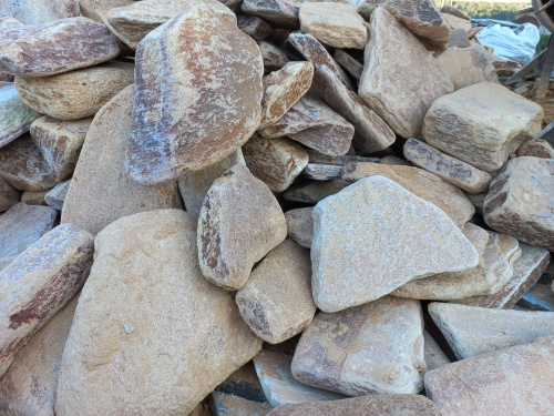 Златолит жёлтый, жёлто-зелёный глыбки и валуны для ланшафтного дизайна купить в Оханске