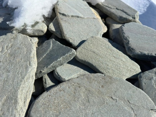 Плитняк златолит зелёный галтованный для цоколя купить в Оханске