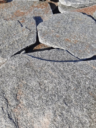 Златолит серебристый галтованный для лестниц купить в Оханске