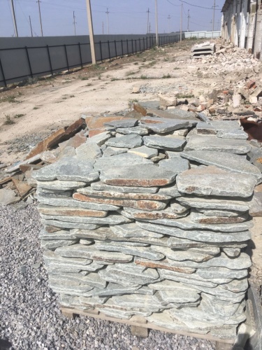 Златолит серебристый галтованный для лестниц купить в Оханске