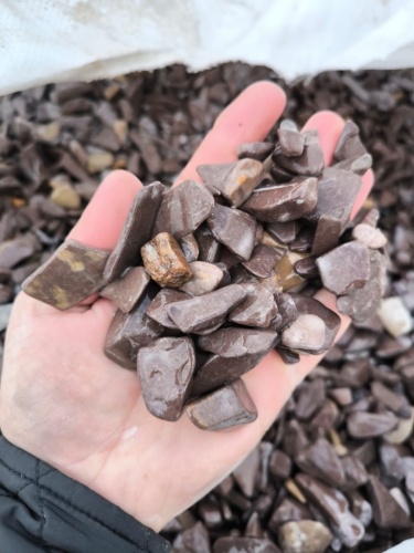 купить коричневый щебень