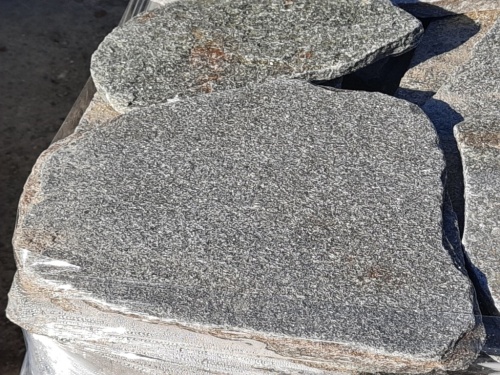 Златолит серебристый галтованный для лестниц купить в Оханске