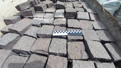 Лемезит колотая брусчатка 10 * 10 см. для парковки купить в Оханске