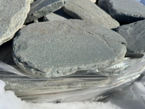 Плитняк златолит зелёный галтованный для цоколя купить в Оханске